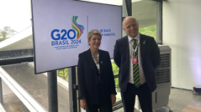 Karin Keller-Sutter mit Denmarks Finanzminister Nicolai Wammen am G20